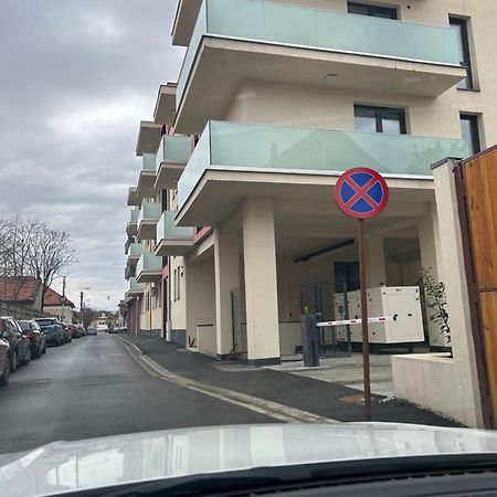 Becca'S Downtown Apartment With Private Parking Oradea Eksteriør bilde